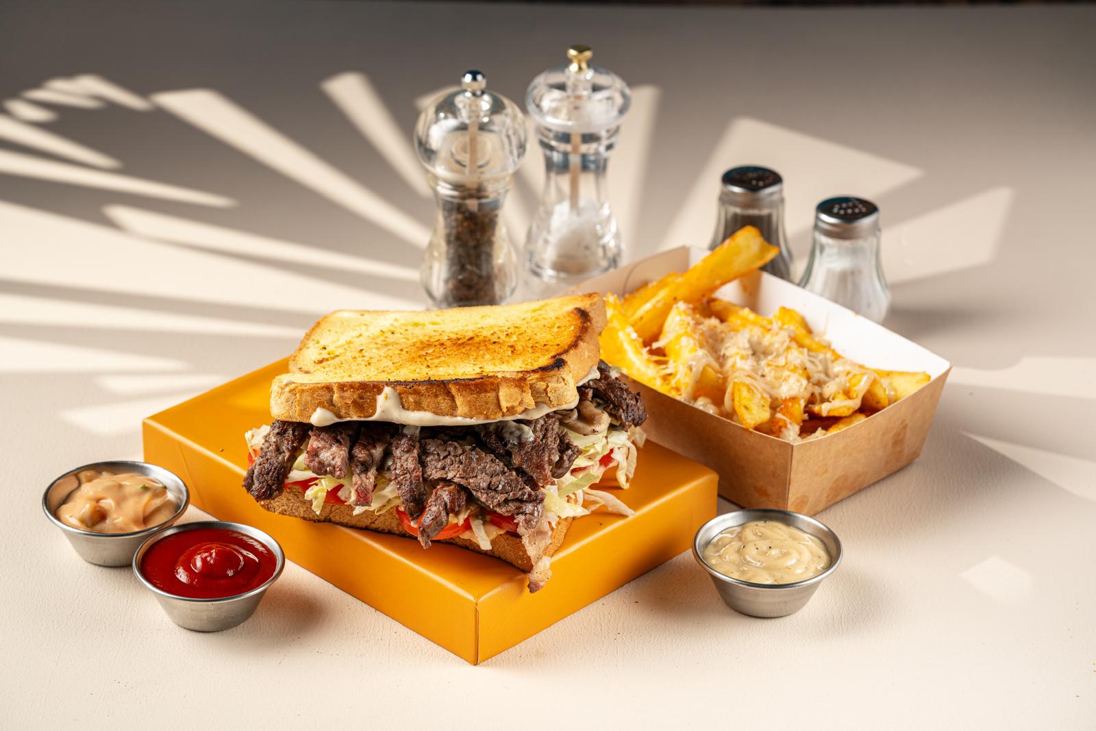 Biftekli Smash Sandwich